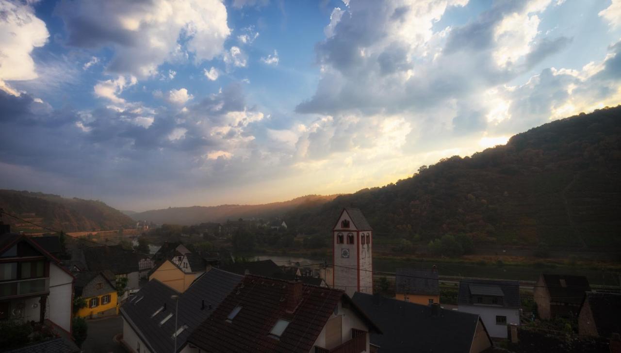 Ferienwohnungen Haus Am Wuerzlaysteig Lehmen Bagian luar foto