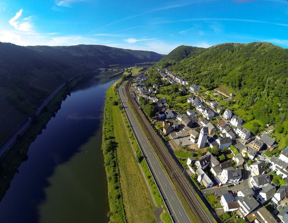 Ferienwohnungen Haus Am Wuerzlaysteig Lehmen Bagian luar foto