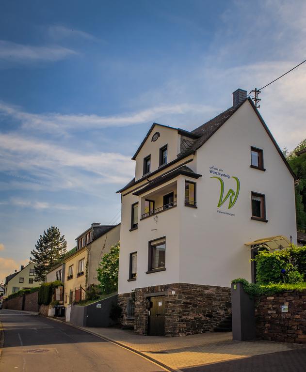 Ferienwohnungen Haus Am Wuerzlaysteig Lehmen Bagian luar foto