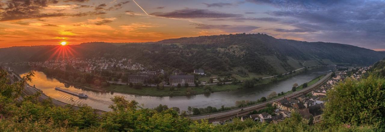 Ferienwohnungen Haus Am Wuerzlaysteig Lehmen Bagian luar foto