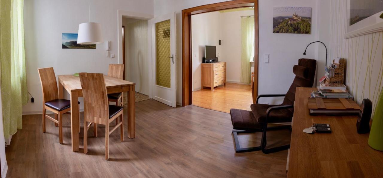 Ferienwohnungen Haus Am Wuerzlaysteig Lehmen Bagian luar foto