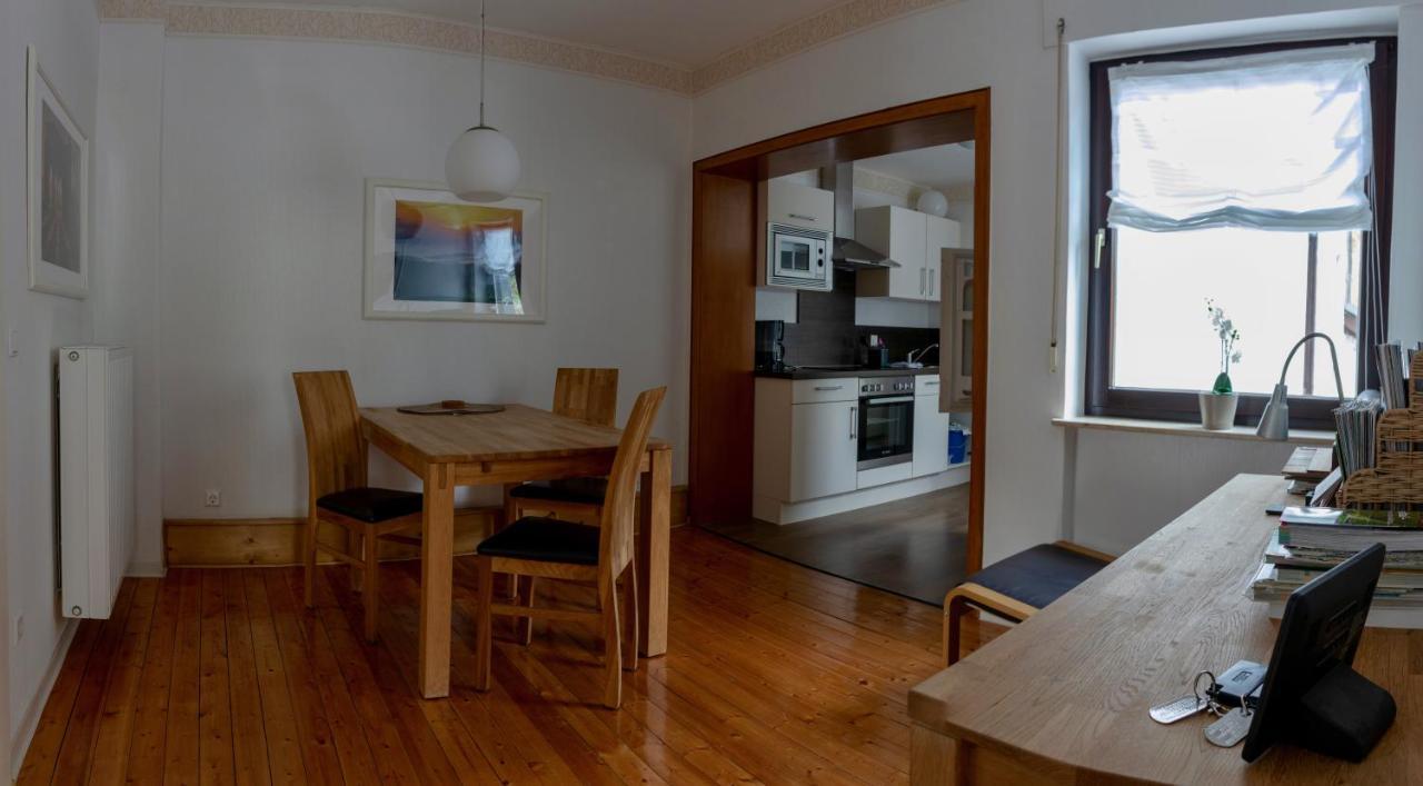 Ferienwohnungen Haus Am Wuerzlaysteig Lehmen Bagian luar foto