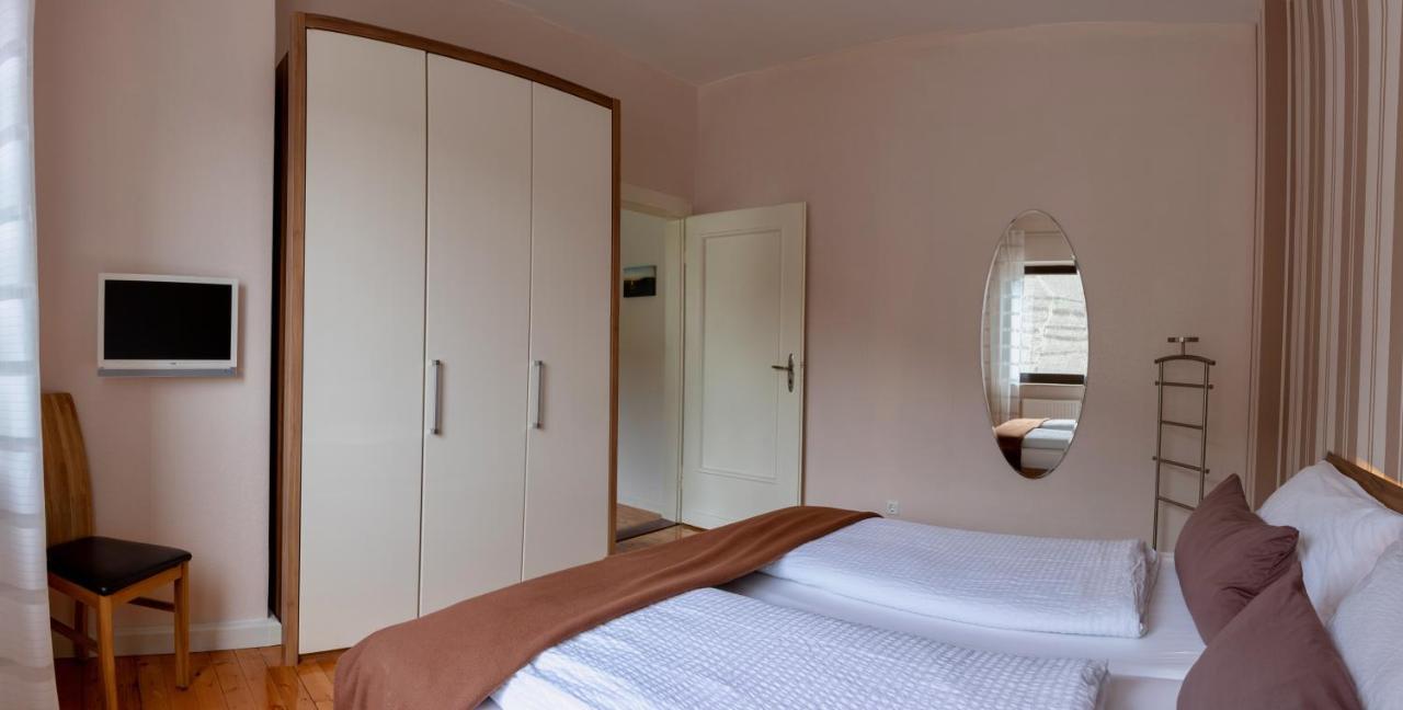 Ferienwohnungen Haus Am Wuerzlaysteig Lehmen Bagian luar foto
