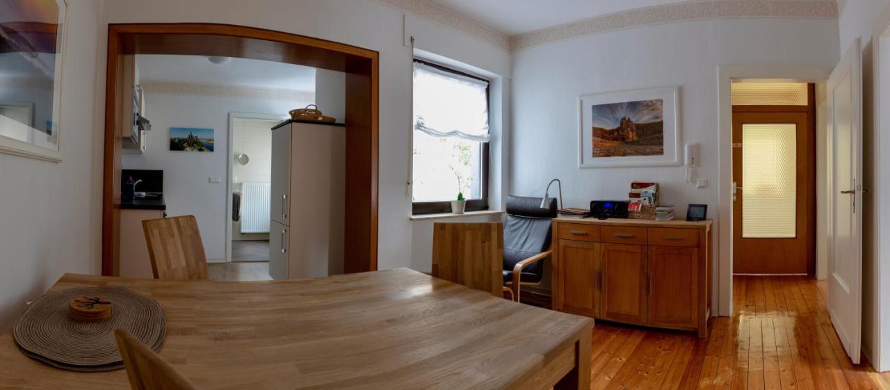 Ferienwohnungen Haus Am Wuerzlaysteig Lehmen Bagian luar foto