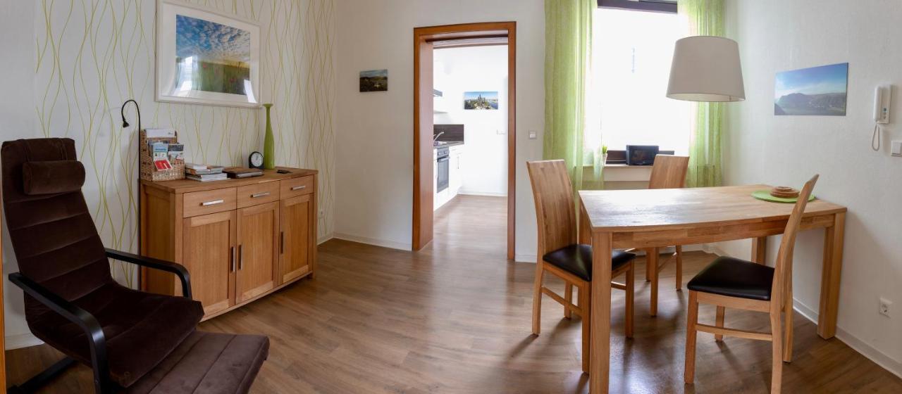 Ferienwohnungen Haus Am Wuerzlaysteig Lehmen Bagian luar foto