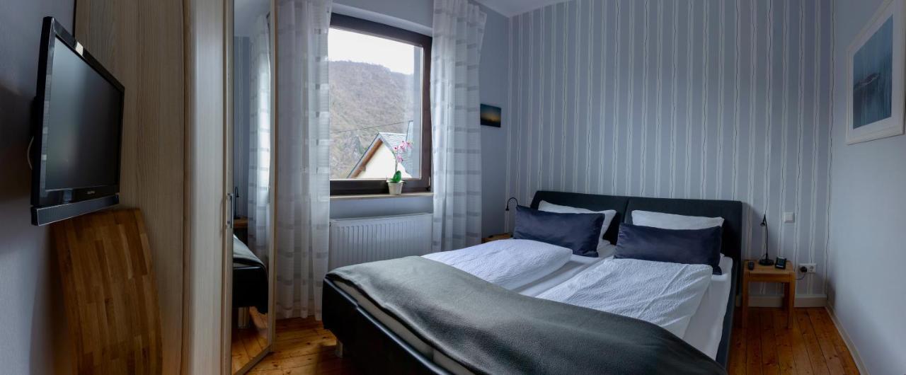 Ferienwohnungen Haus Am Wuerzlaysteig Lehmen Bagian luar foto