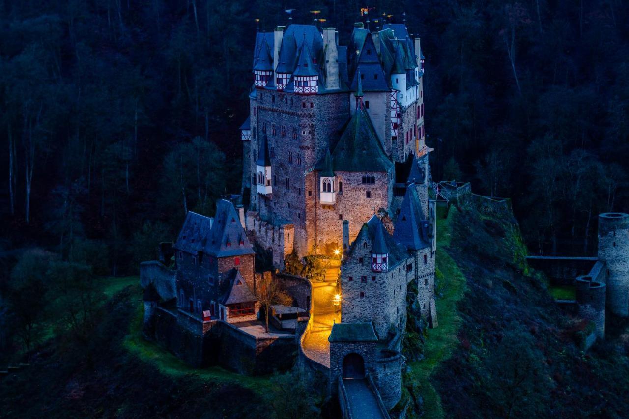 Ferienwohnungen Haus Am Wuerzlaysteig Lehmen Bagian luar foto