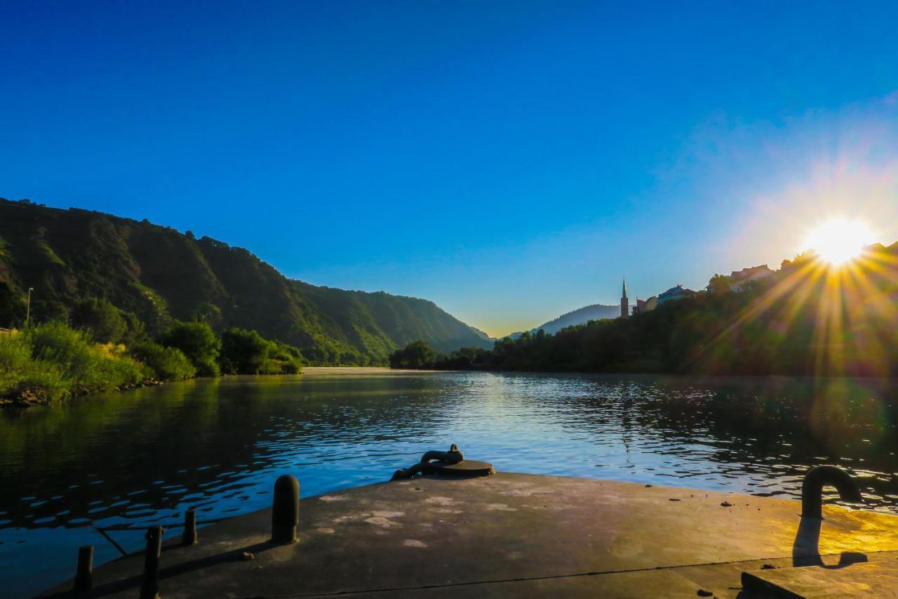 Ferienwohnungen Haus Am Wuerzlaysteig Lehmen Bagian luar foto
