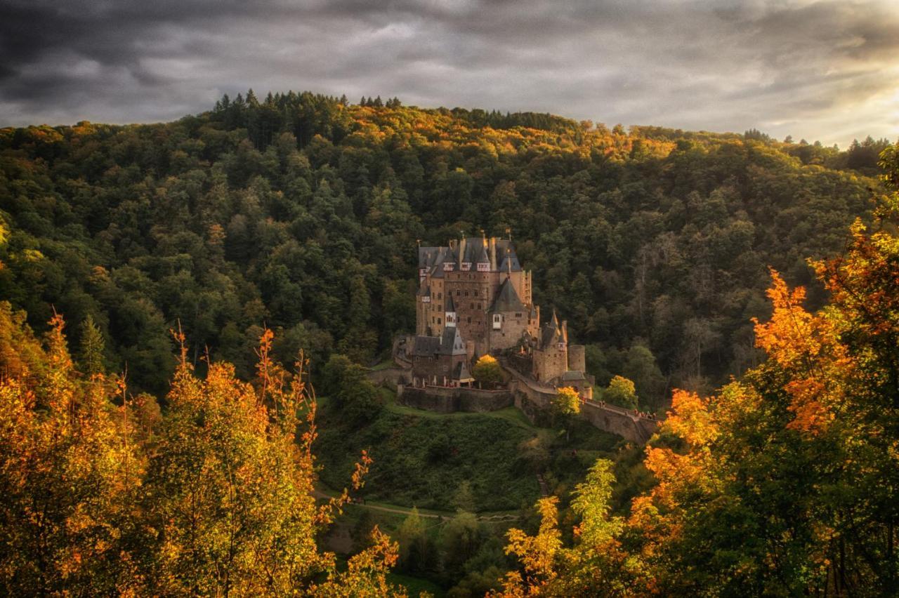 Ferienwohnungen Haus Am Wuerzlaysteig Lehmen Bagian luar foto
